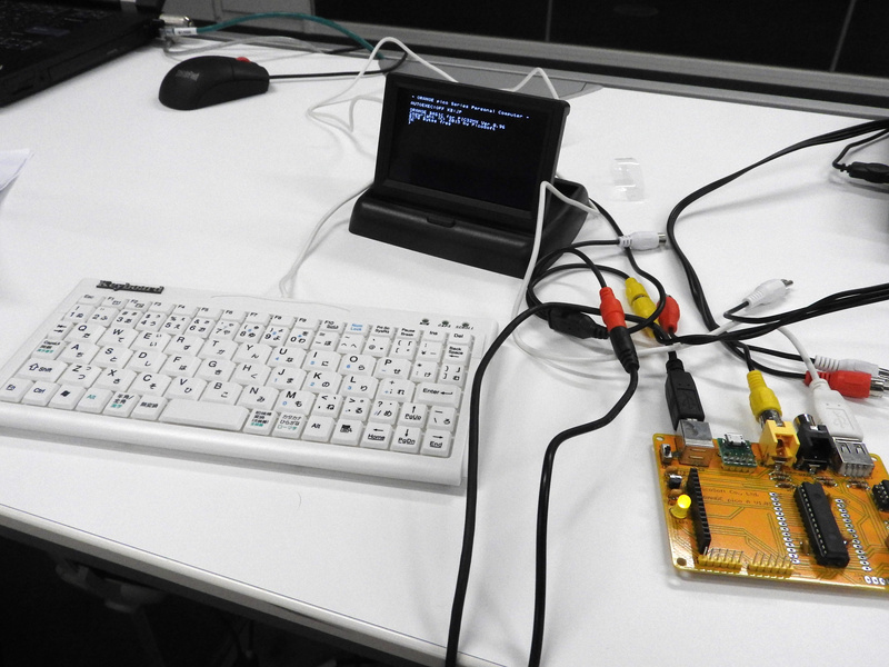 キーボードと電源、ディスプレイを接続するだけで利用できる