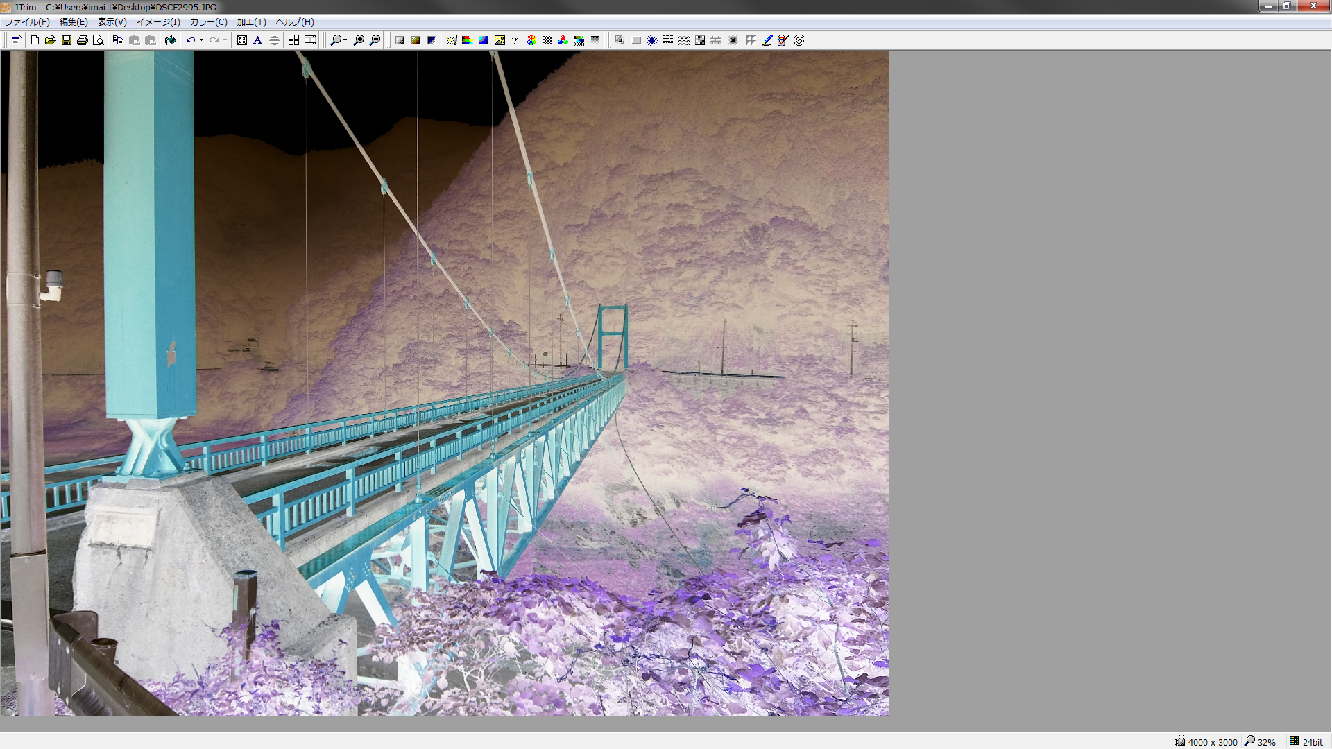ネガポジ変換（左）、シルクスクリーン（右）。機能を選択するだけで加工ができるのが便利