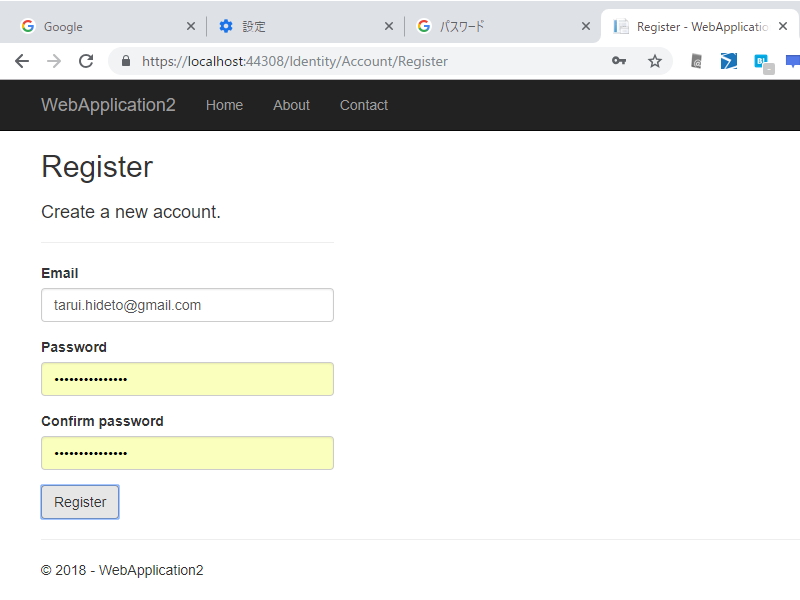 サジェストされたパスワードを選択すると、パスワード欄へ自動入力される。パスワードの確認欄にも勝手に入力してくれるのが親切