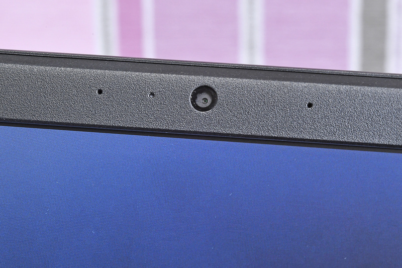 ビデオ会議をするためにWebカメラは必須の装備。ビデオ会議は国内外の遠隔地のクライアントとのコミュニケーションだけでなく、在宅ワークスタッフとの打ち合わせにも多いに役立つ。“働き方改革”の基本ツールだ