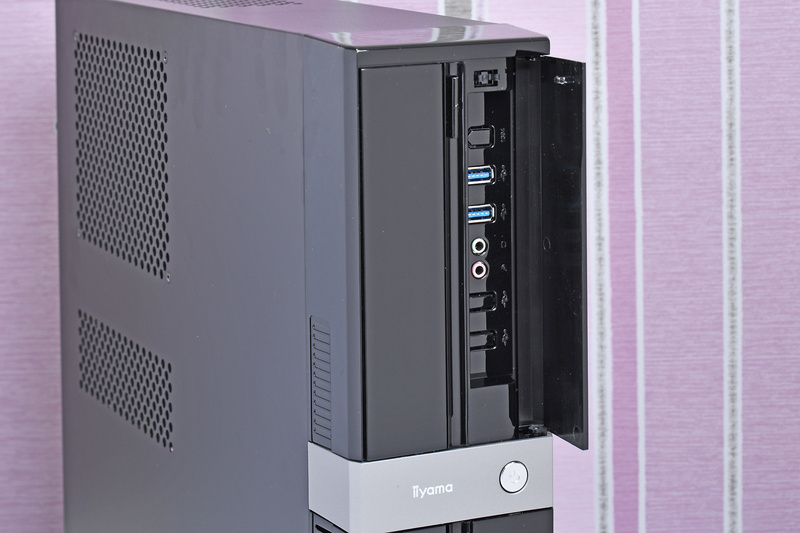 フロントの開閉式パネル内にはUSBポートのほかにヘッドホン、マイク端子を搭載。背面には映像出力としてDVIとDisplaryPortを装備しているため、デュアルディスプレイ出力が可能だ