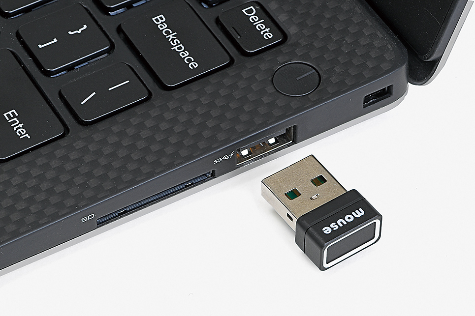 FP01はUSB接続の指紋認証ユニットだ。PCのUSBポートに、FP01のコネクタを挿すだけで認識される