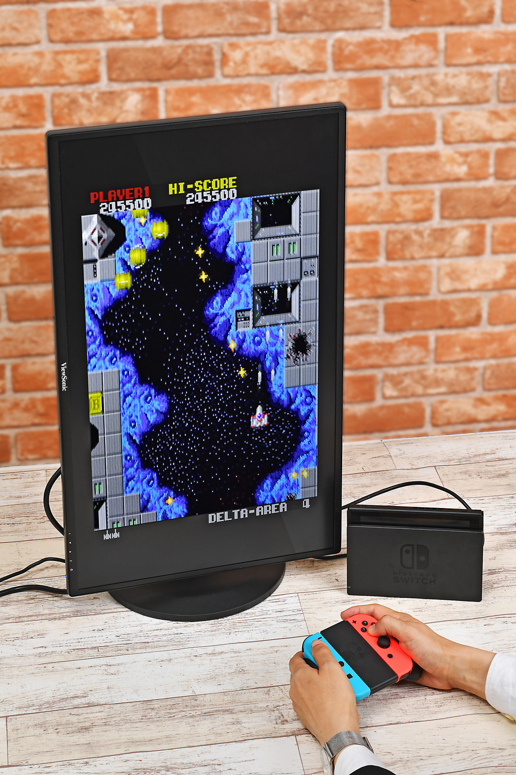 画面を縦方向に回転するピボット機能で、ゲームがさらに楽しくなる。ゲームセンターに親しんだ世代であれば、ゲームマニアでなくてもテンションが上がること請け合い！