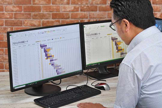 1年ほど前に買ったデスクトップPC + 同じ時期に買ったモニター 1年ほど前に買ったデスクトップPC + 同じ時期に買ったモニター