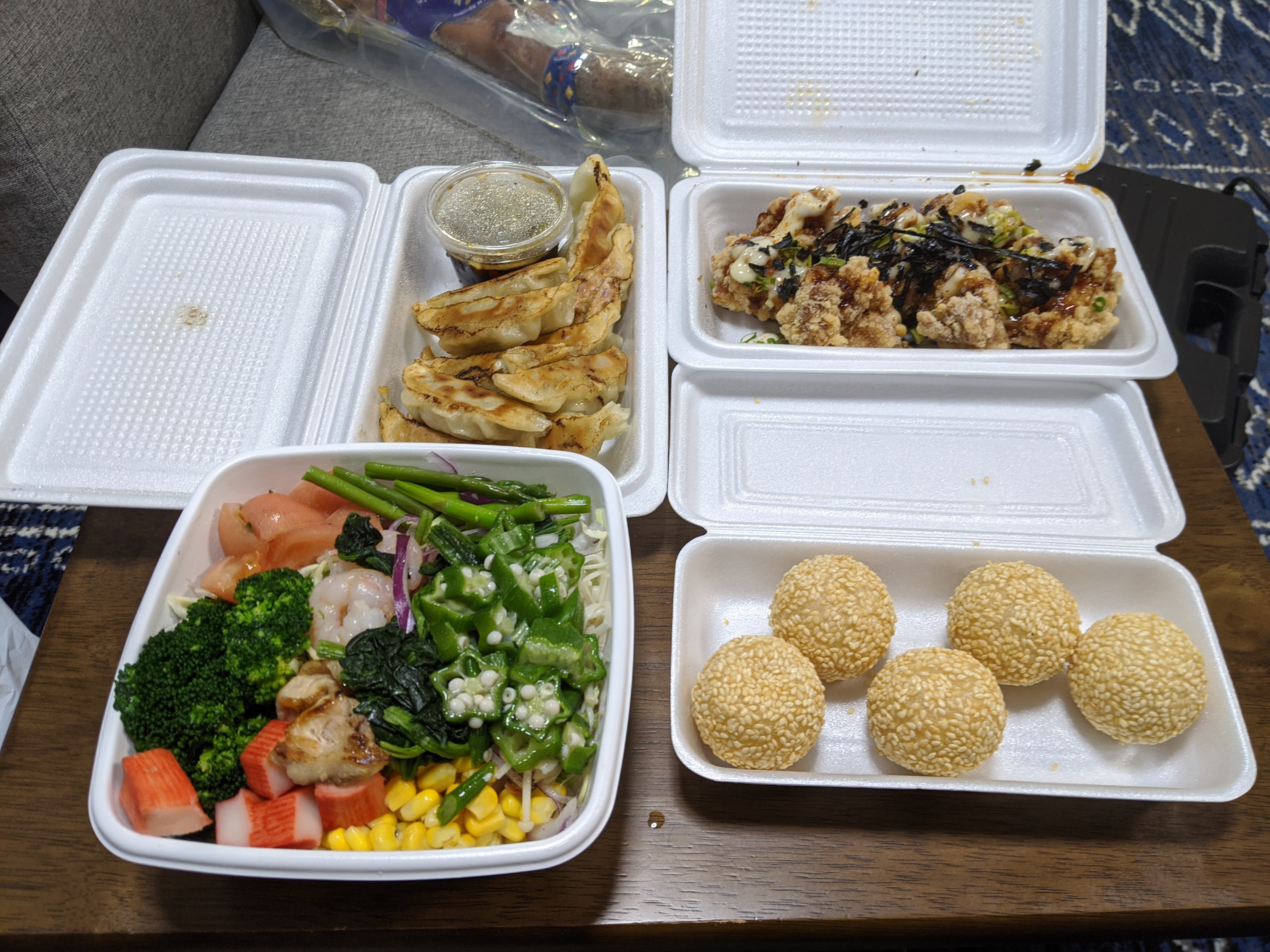 軍資金2,000円で最近流行の“Uber Eats”で酒のアテを用意