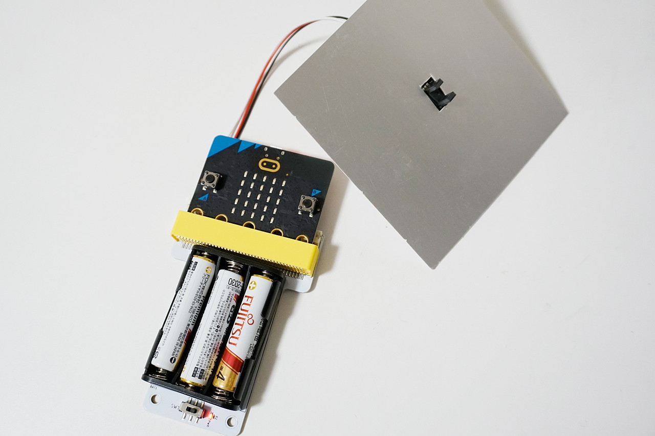 厚紙に裏から貼り付けて少しだけ演出