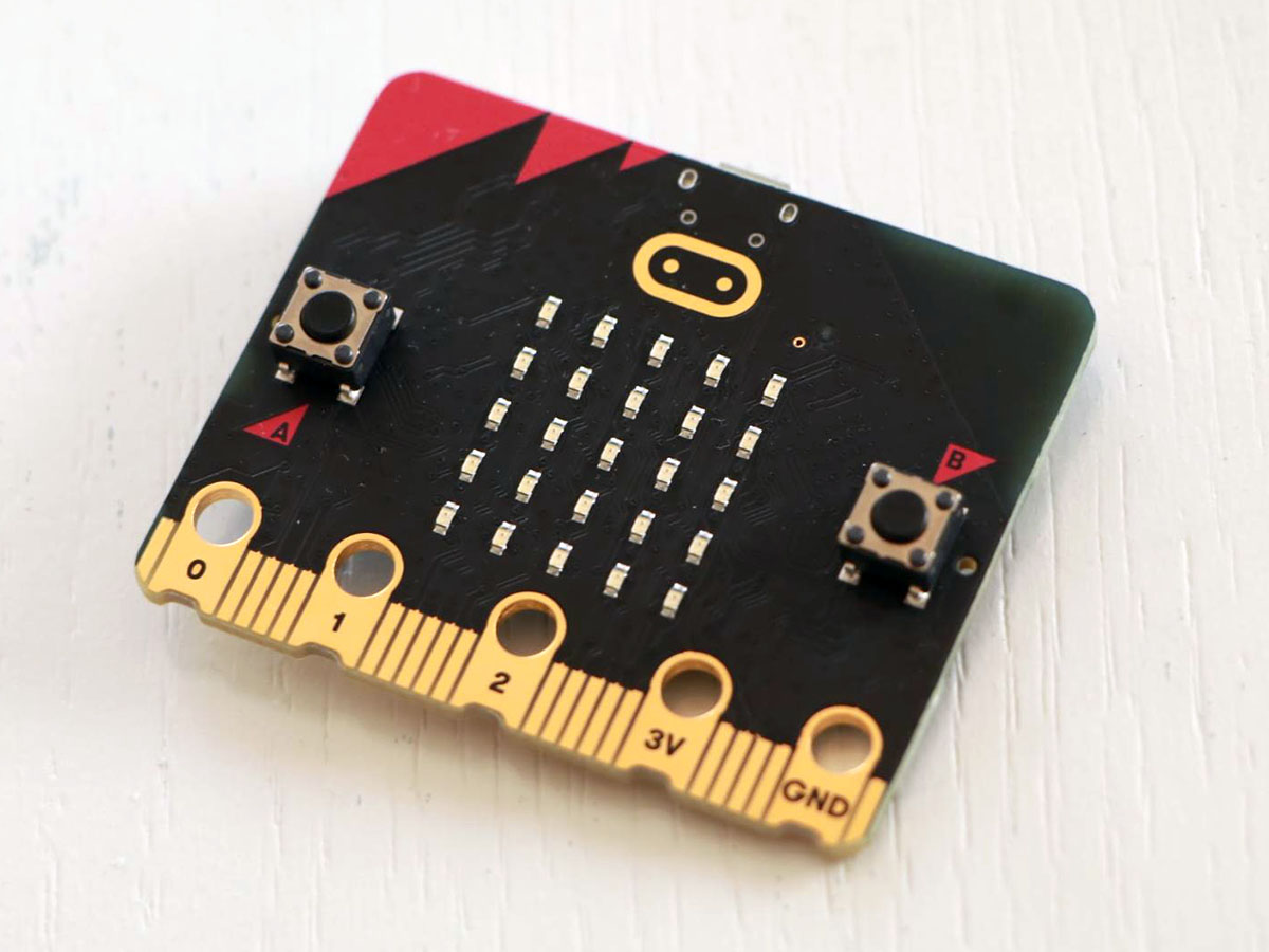 micro:bitは最新のV2か初期モデルのいずれでも対応できます