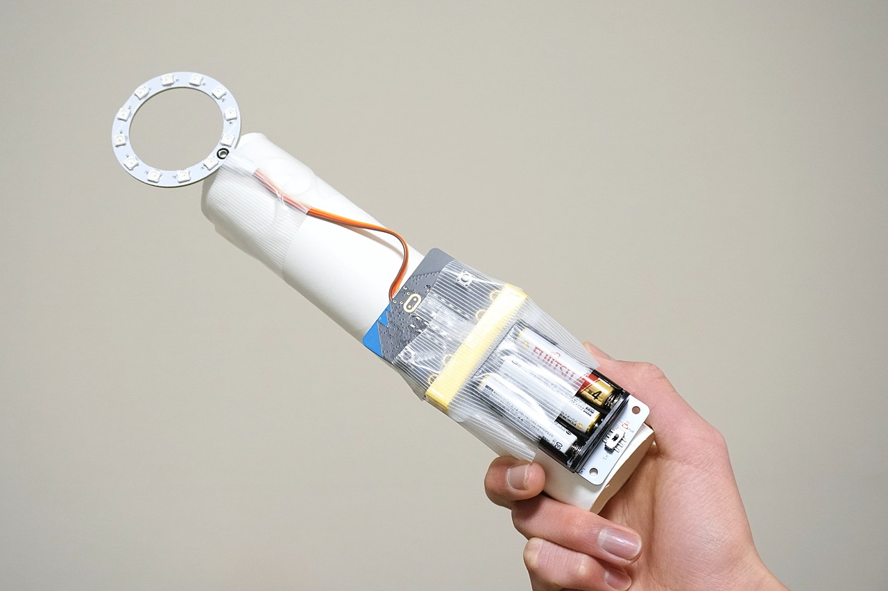 キッチンペーパーの芯にテープで固定しただけの簡単工作