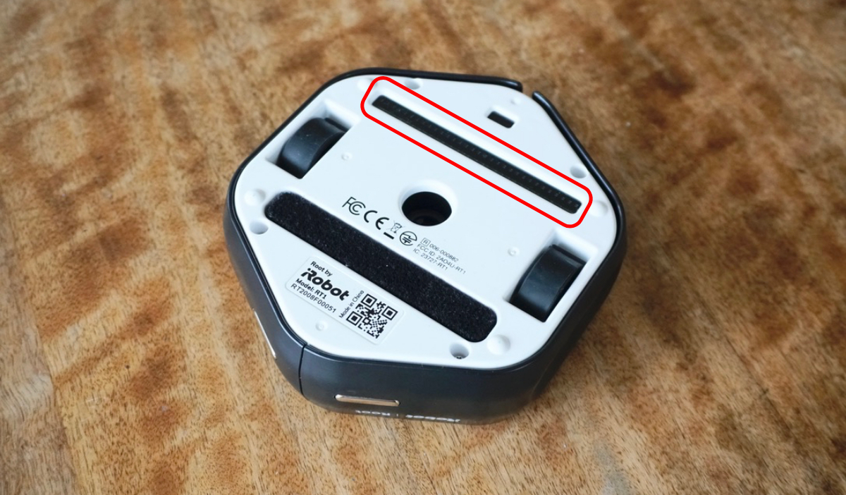 赤で囲んだところがカラーセンサー