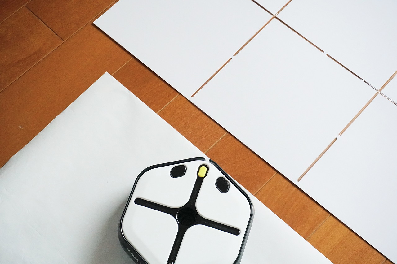 付属のマス目シート（写真右上）はカラーセンサーを使うのには向かない