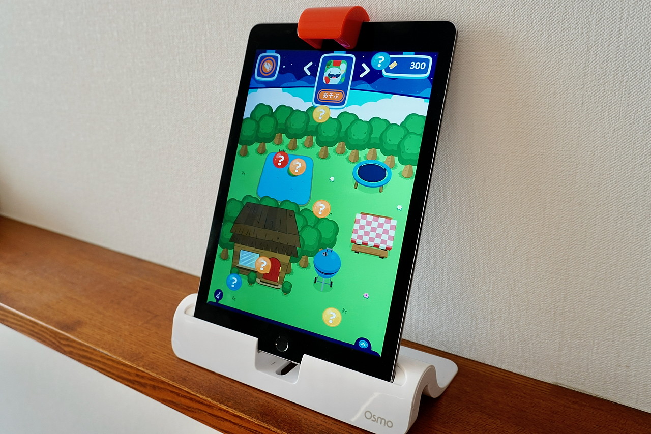 専用のスタンドとリフレクターをセットして準備完了。iPadさえあれば面倒な接続等が必要ない