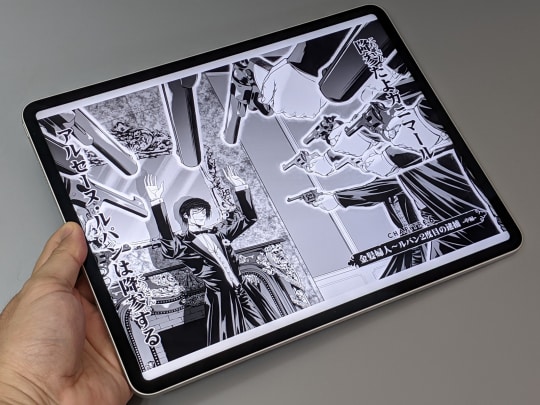 15,980円の「Fire HD 10」と38,280円の「iPad」 マンガを読む