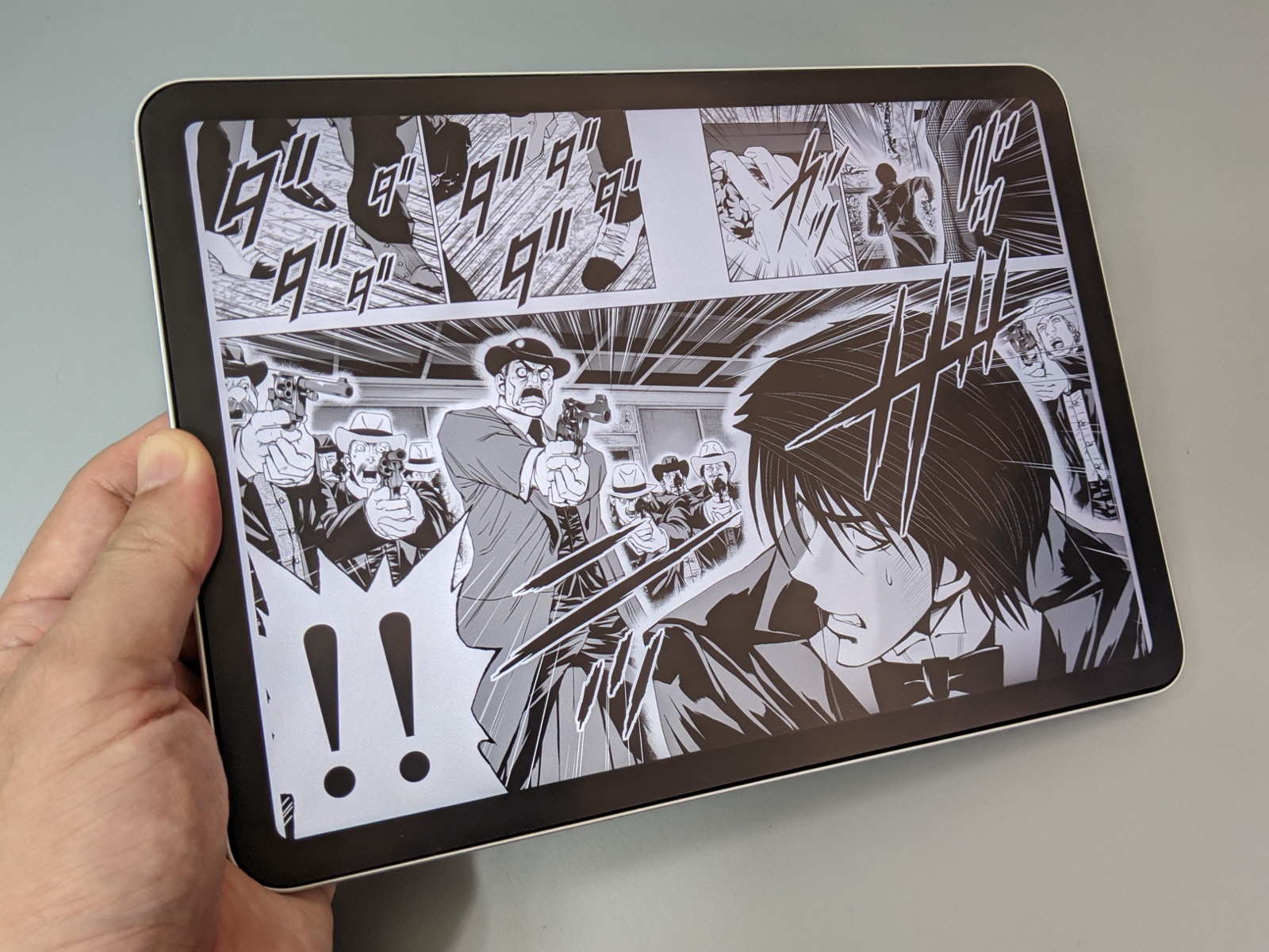 10型クラスともなると、コミックの見開き表示も問題なく対応できる