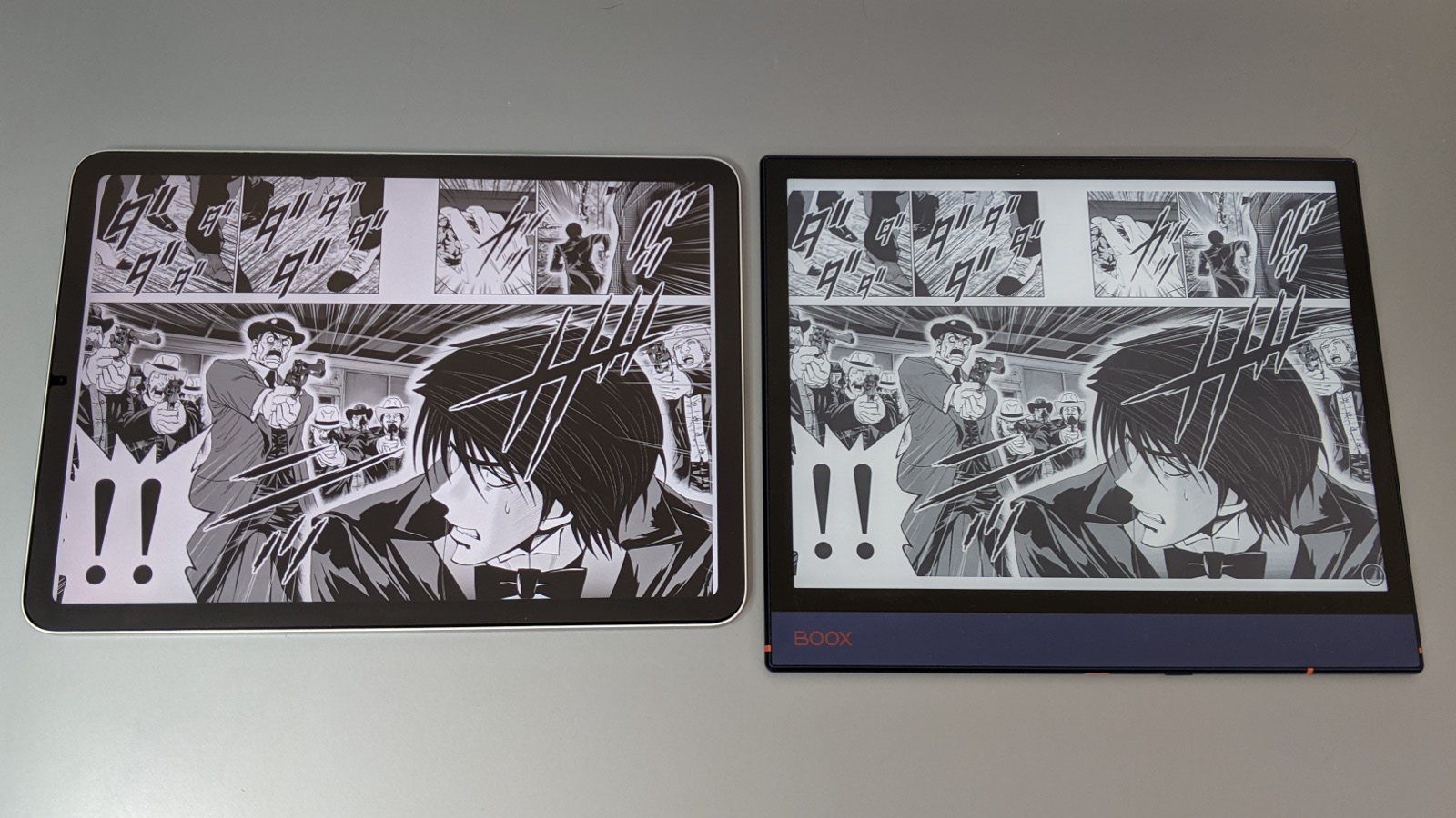 コミックでの比較。黒の深みについては液晶に軍配が上がる