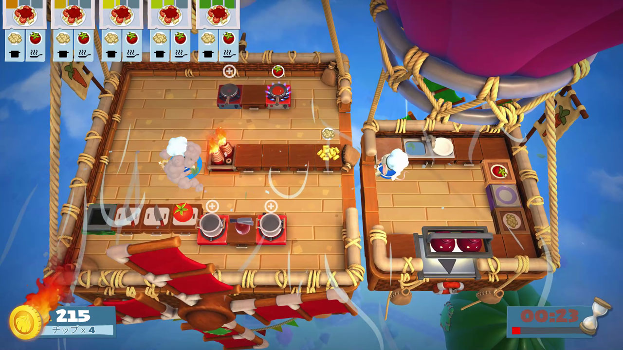 空中のステージ。右の厨房は時間によって場所が上下に移動する