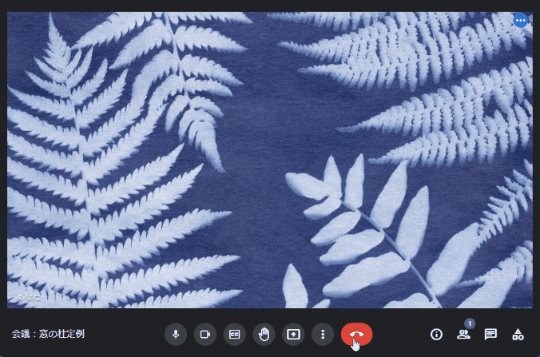 縦三点リーダーをクリックして［設定］項目を選択し、［設定］画面の［動画］タブで自分の映るカメラを選択