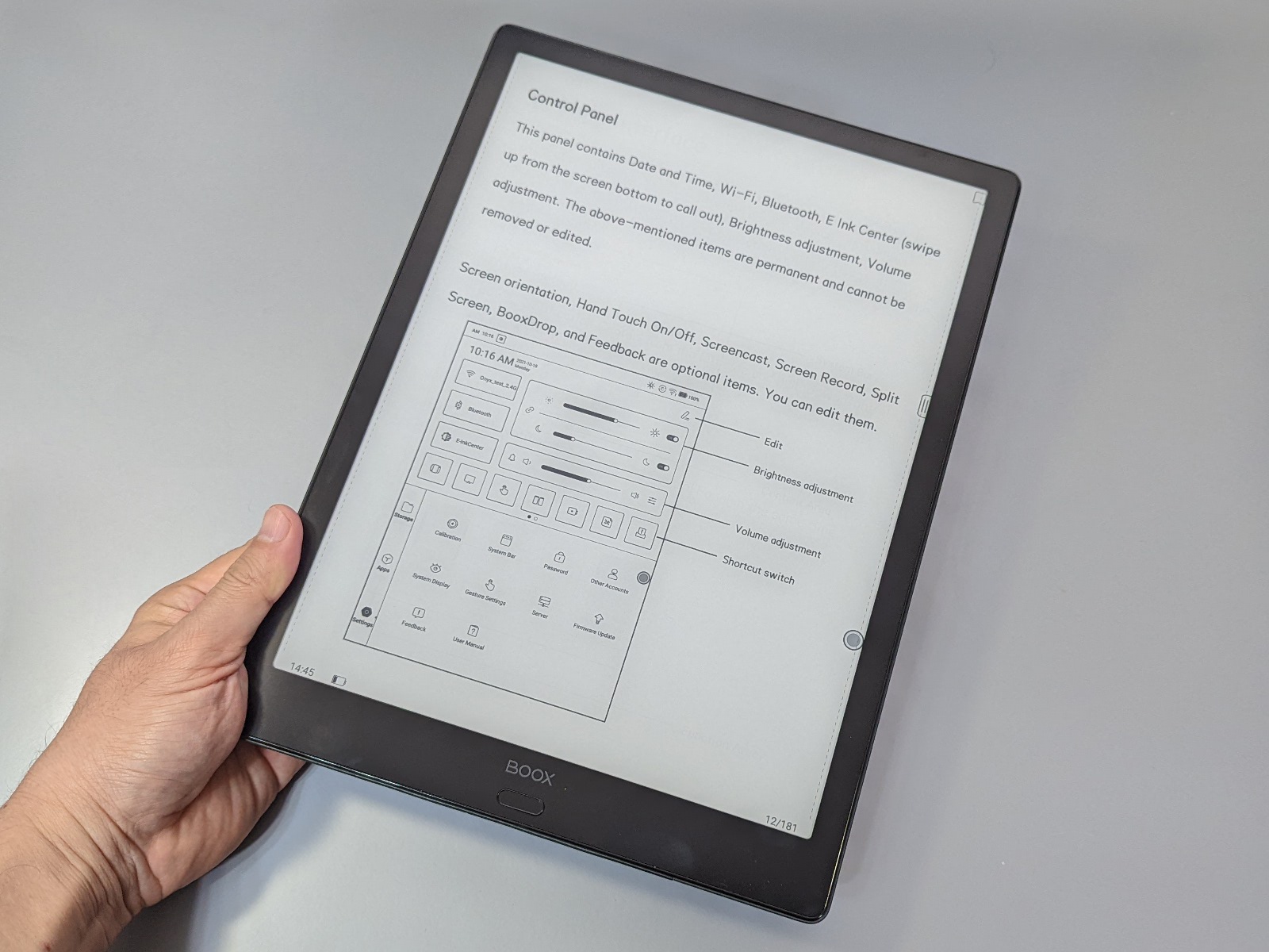 「BOOX Max3」。13.3型のビッグサイズだ。横向きにして使うこともできる