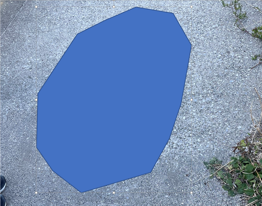 多角形が描画された。スライドの余白をクリックして、図形の選択を解除しておく