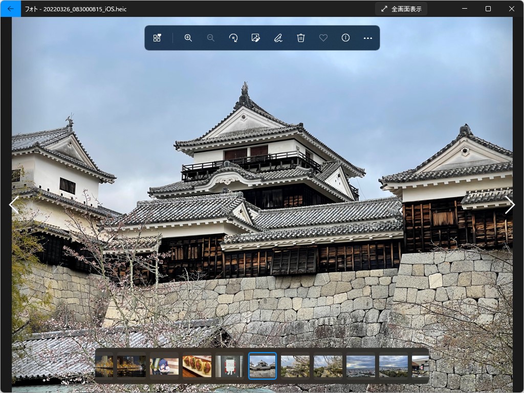 アスペクト比を尊重しつつ縦横いっぱいに写真が表示されるWindows 11の「フォト」アプリ