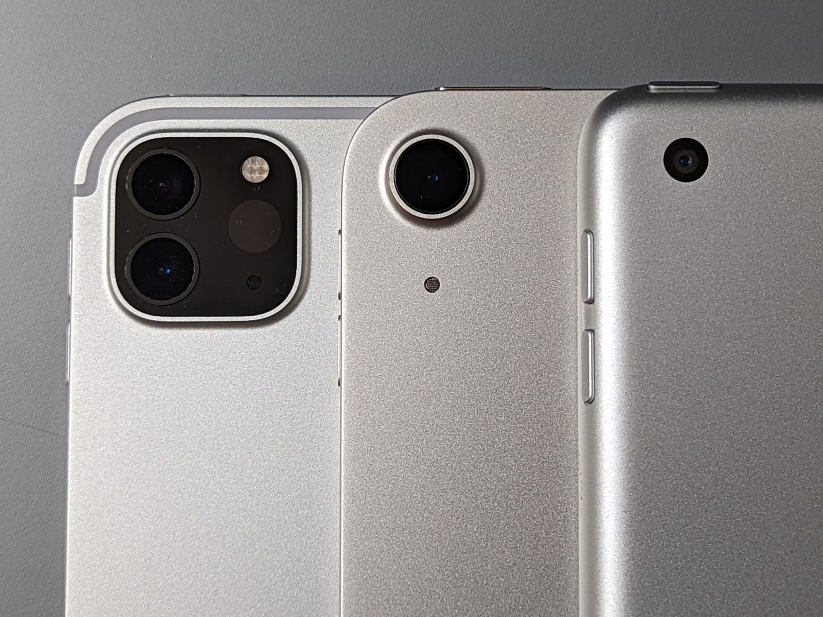 カメラの違い。左から「iPad Pro」、「iPad Air」、「iPad」。「iPad Pro」のみ2眼構成だ