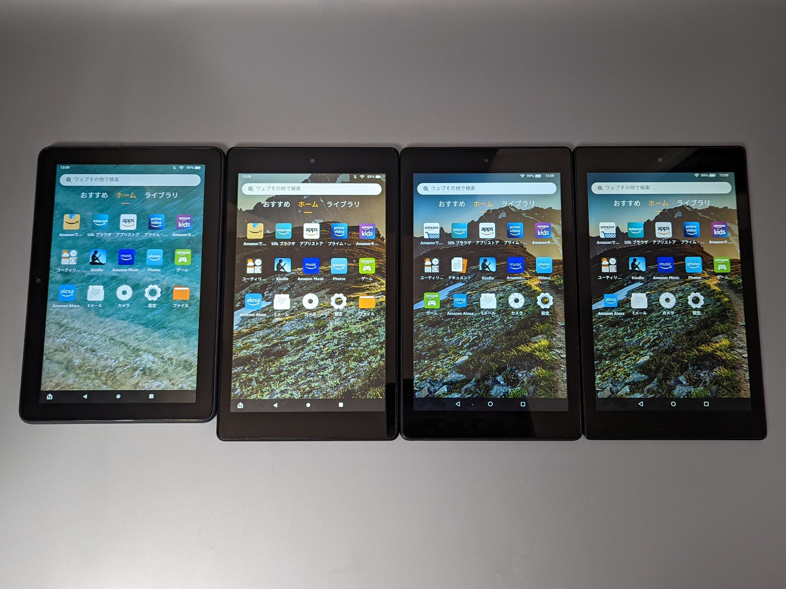 歴代の「Fire HD 8」。左から、第10世代のPlusバージョン、第8世代、第6世代、第5世代（第7世代は第6世代と共通の外観ゆえ割愛している）