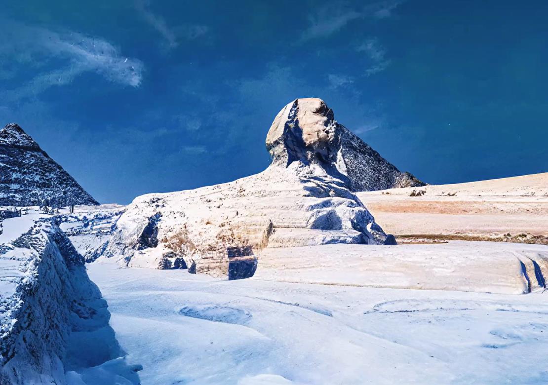 砂漠のなかのスフィンクスが雪に覆われるというあり得ない写真ができあがる