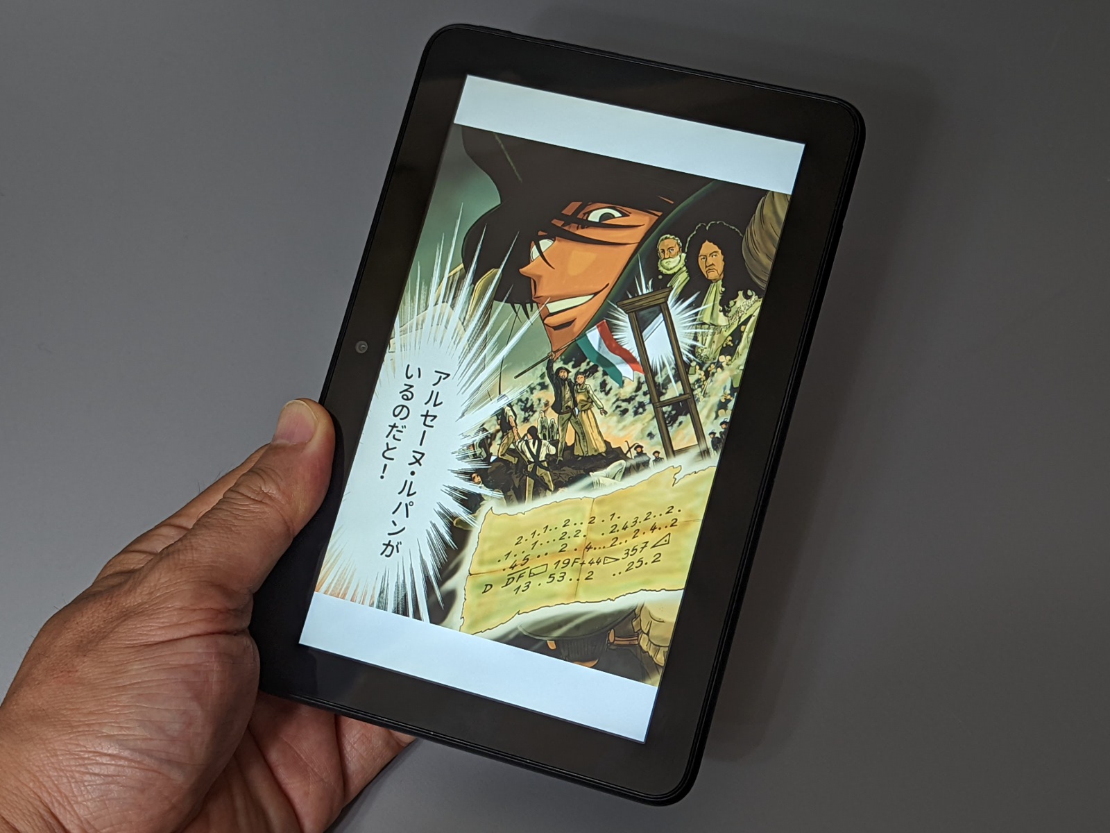 カメラの位置は横へと変更されたが、片手で握れるスリムなボディはそのままだ