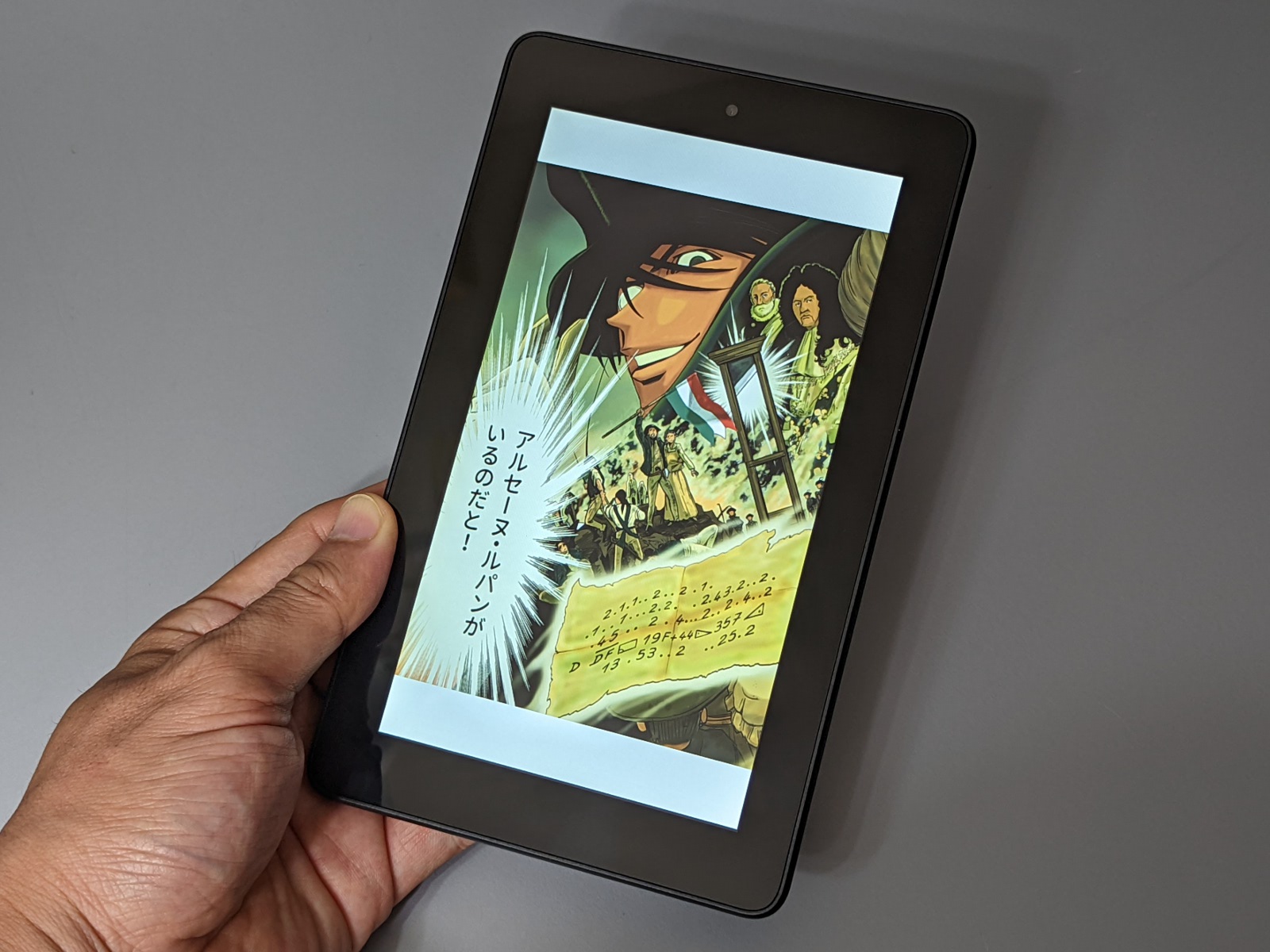 ボディは縦長。正面からのデザインは前述の第9世代および第7世代と見分けがつかない