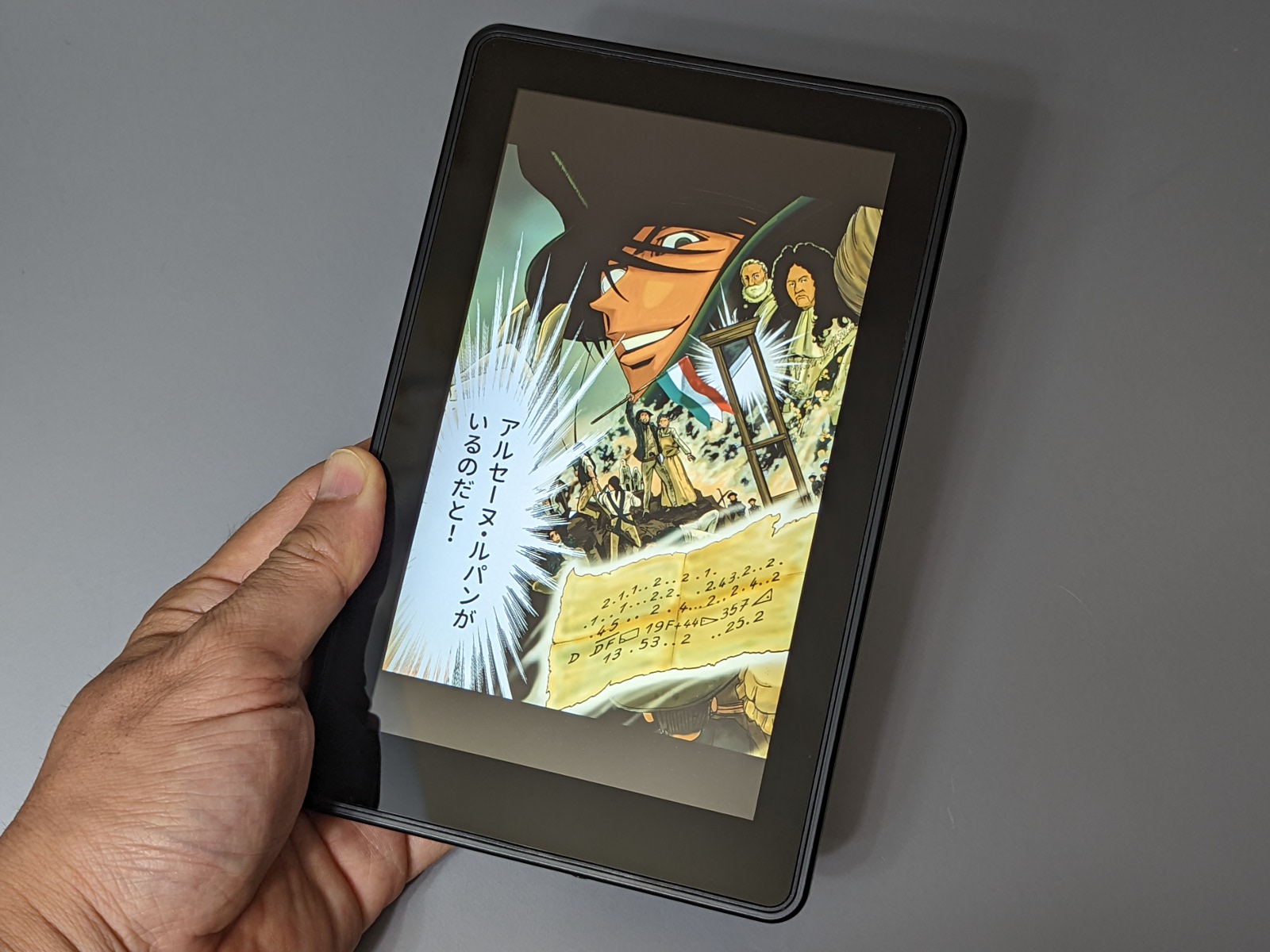 初代Kindle Fireと共通のデザイン。インカメラはもちろん、音量ボタンすらも非搭載だ