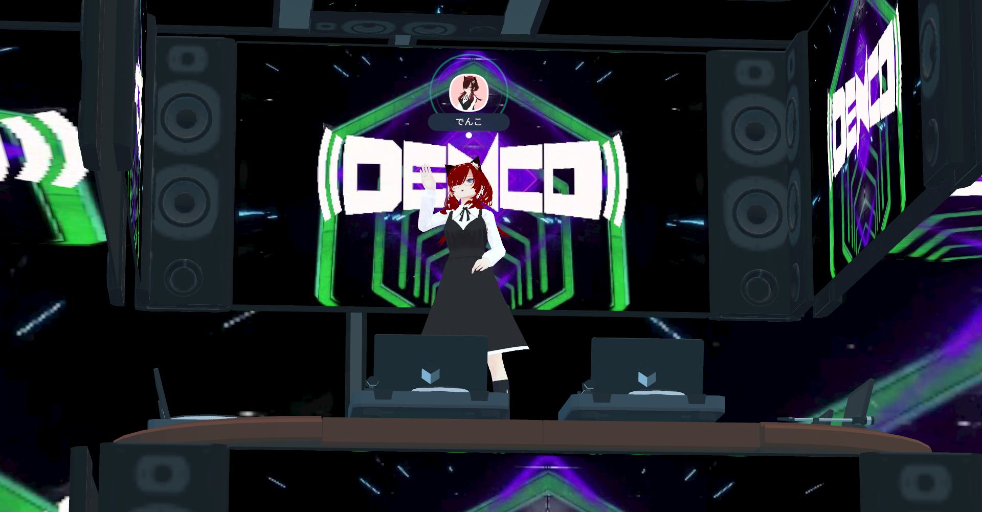 メタバース空間の中でパフォーマンスをするバーチャルDJとして活動しています