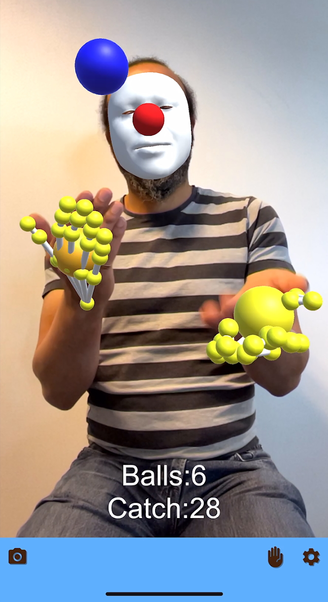 空中に何個のボールをキープできるかを競う「Juggling」