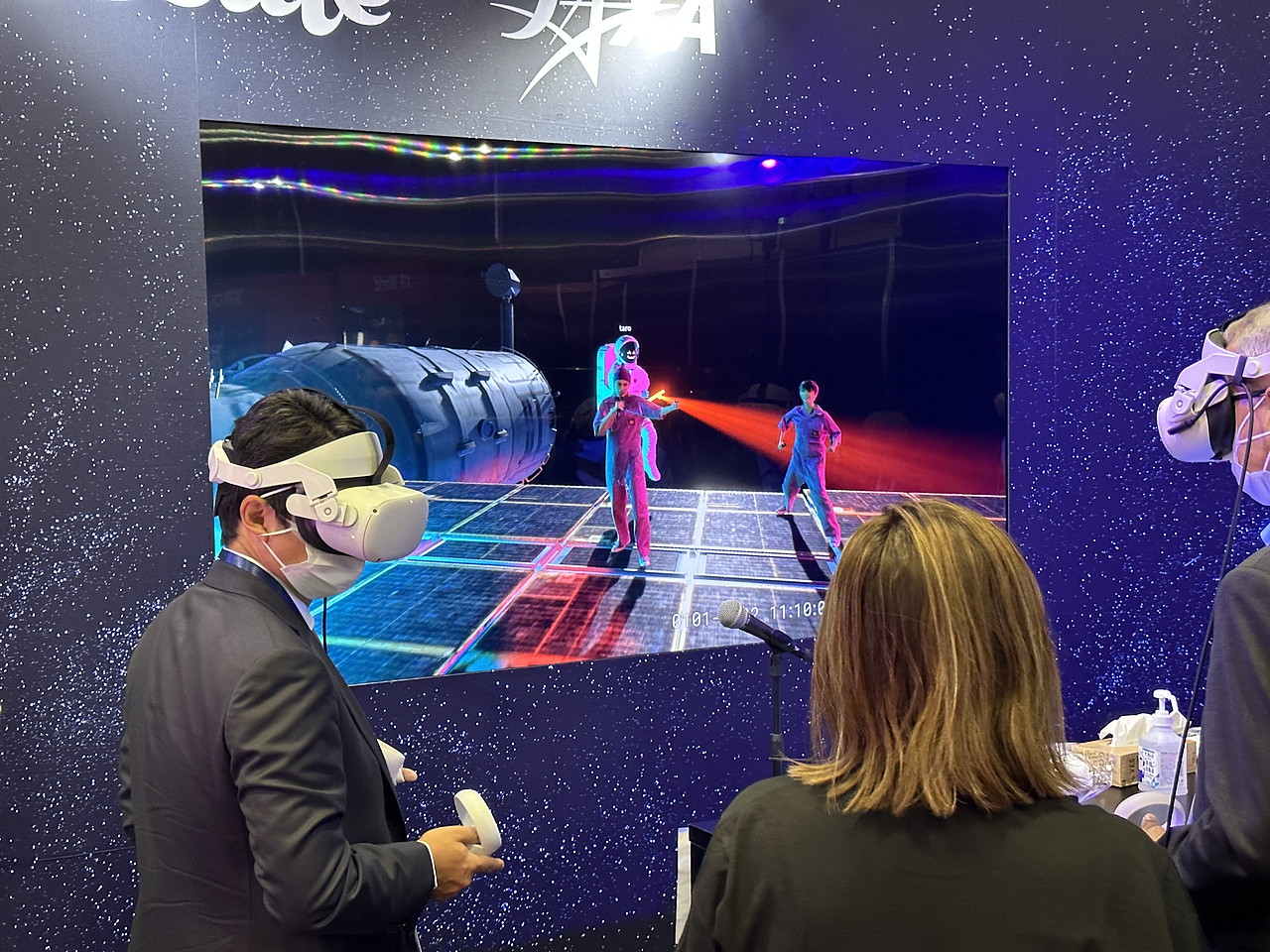宇宙遊泳や宇宙空間でのライブを楽しめるという内容だった
