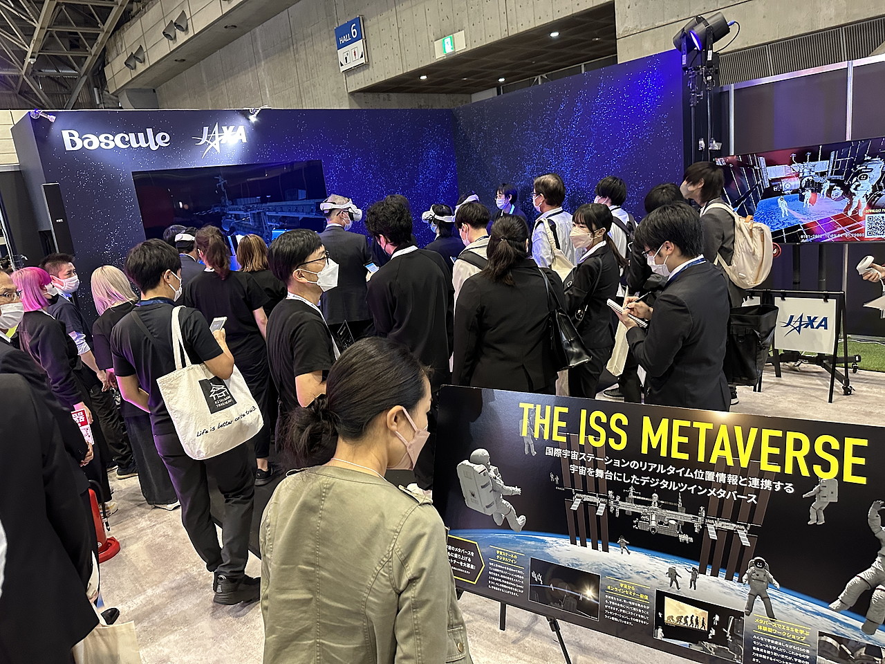 体験待ちの列は多め