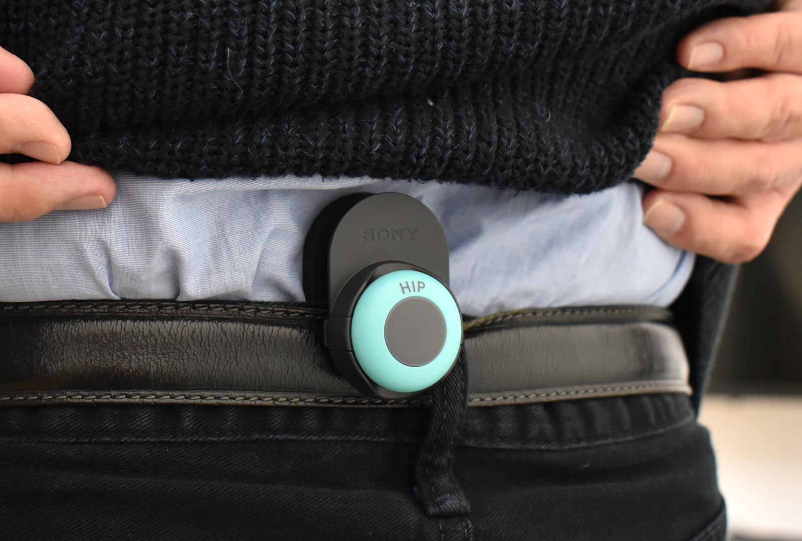 ベルトがあればこのように引っかけることで使用できます