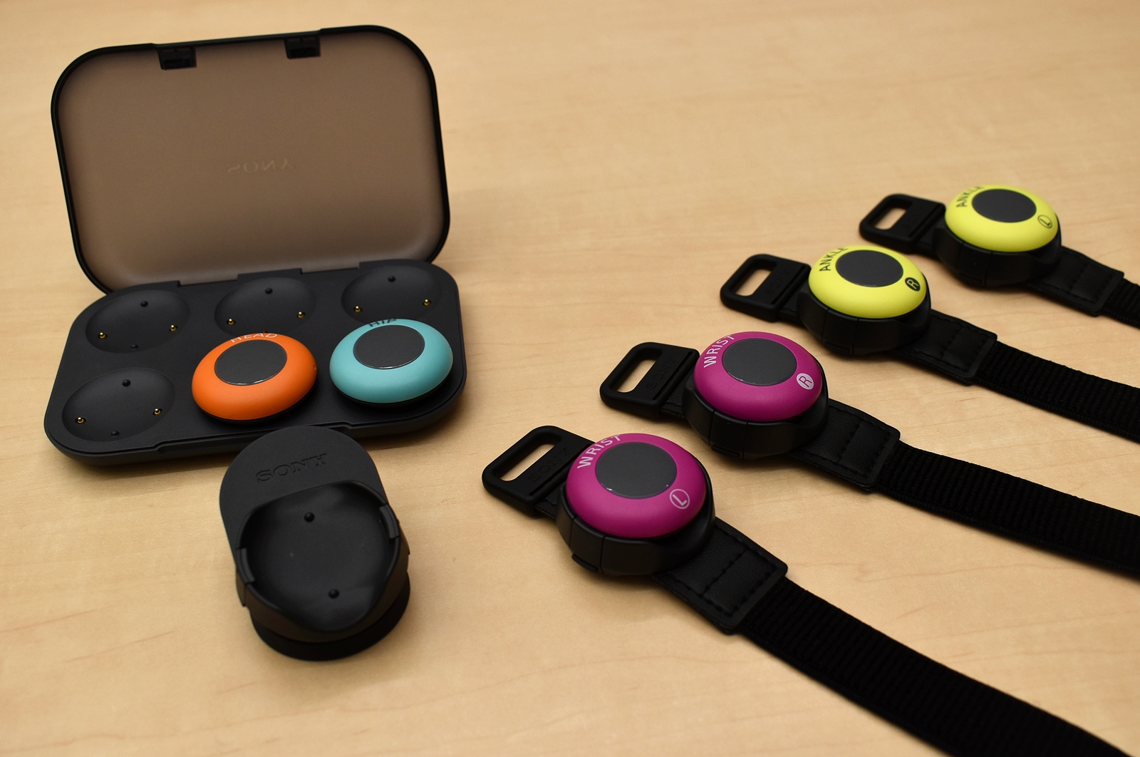 こういった小型のデバイスとスマートフォンを組み合わせることで、全身のモーションをキャプチャーできるのは革命的なデバイスといってもよいでしょう