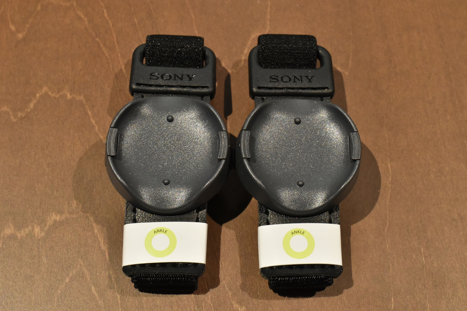 アンクルバンドとリストバンドには、シールでどこ用かがわかるようになっています