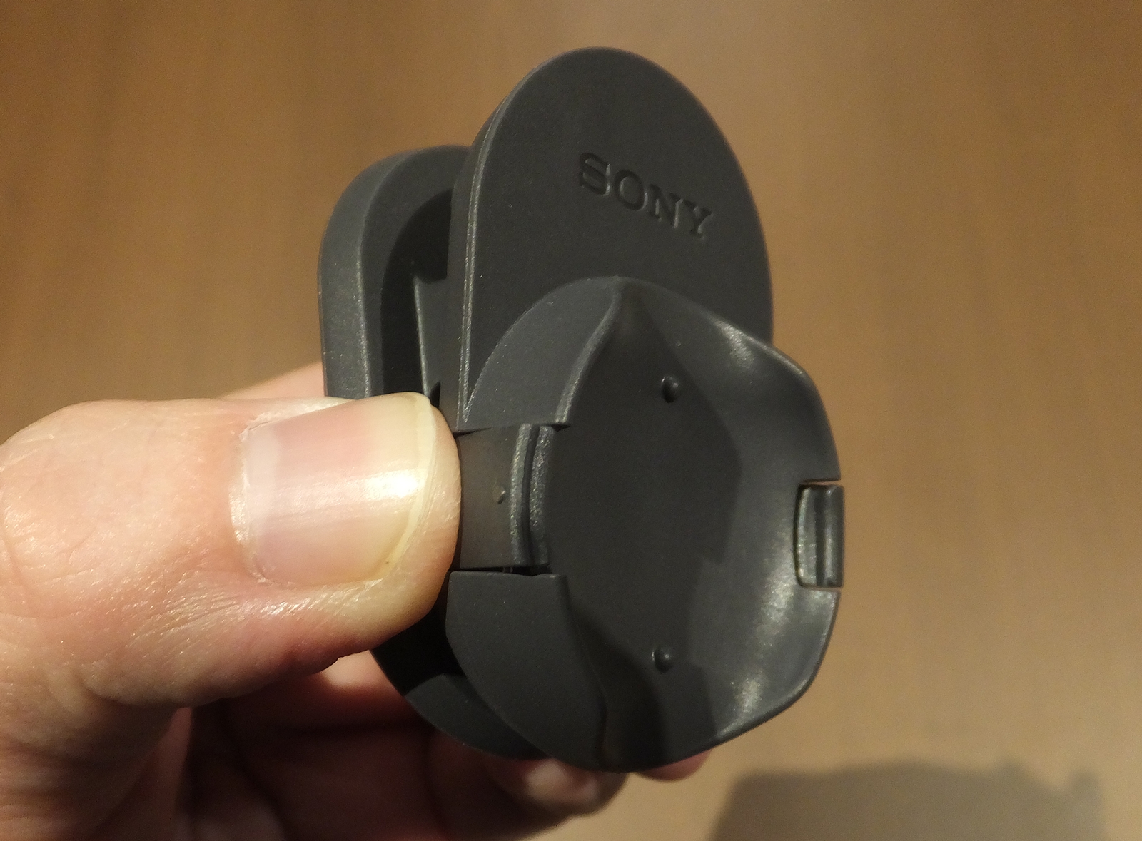 各バンドとクリップには、センサーを固定するための爪もついています