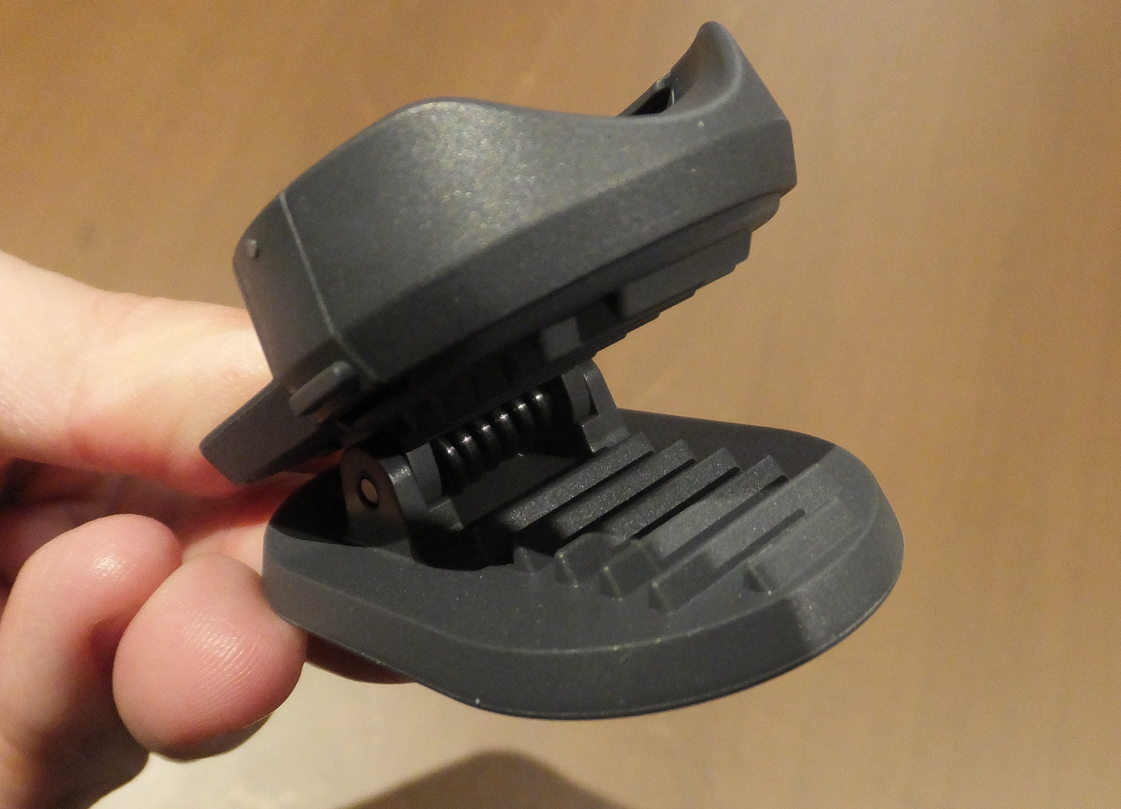 外れないよう固めのクリップです