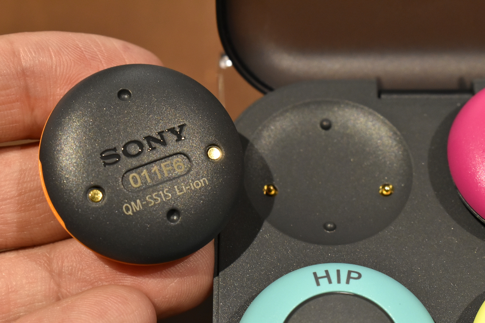 センサー裏面。マグネットでつけ外します