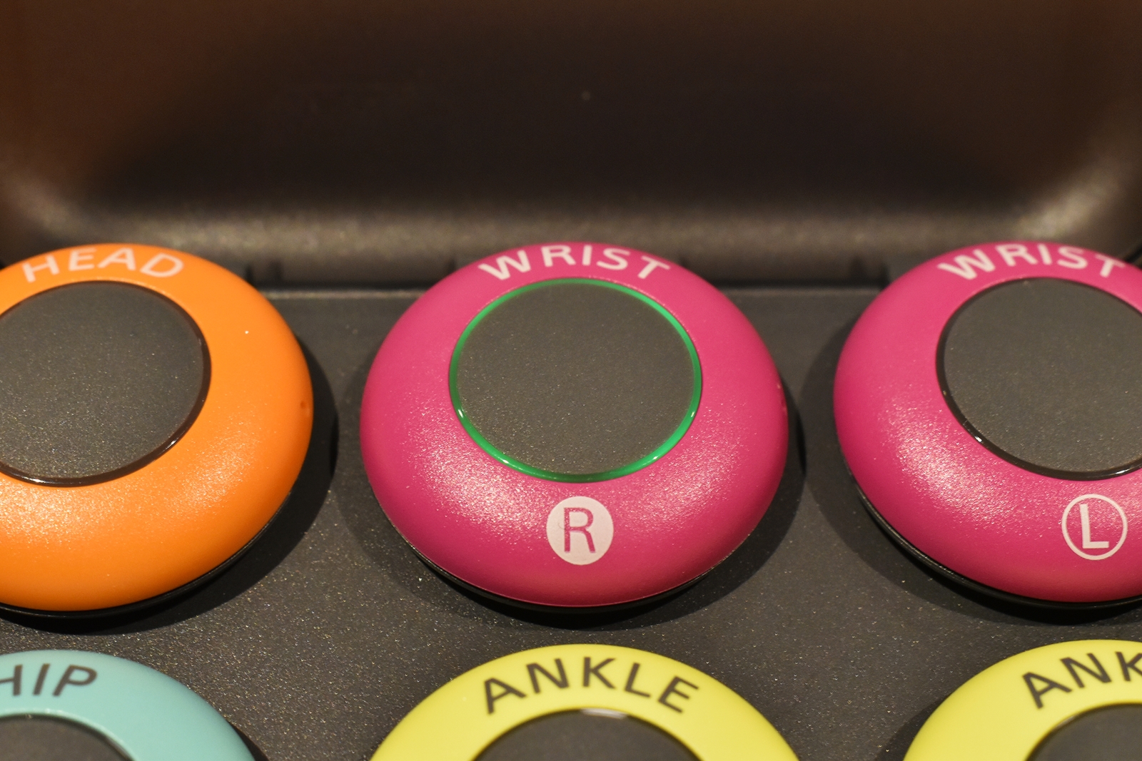 ペアリングが完了したら、そのセンサーは緑色に点滅します