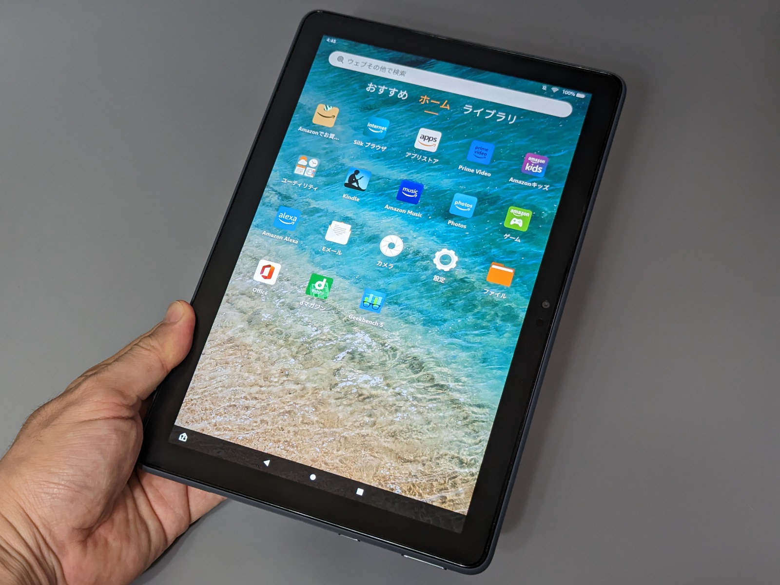 『Fire HD 10』。アスペクト比は16:9と、『Kindle Scribe』よりも全体的に細長い