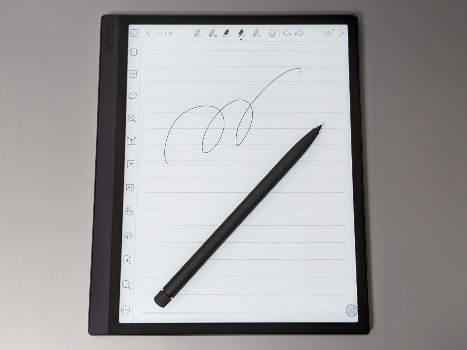 「BOOX」は電磁誘導方式のスタイラスペン「Pen2 Pro」が標準で付属する