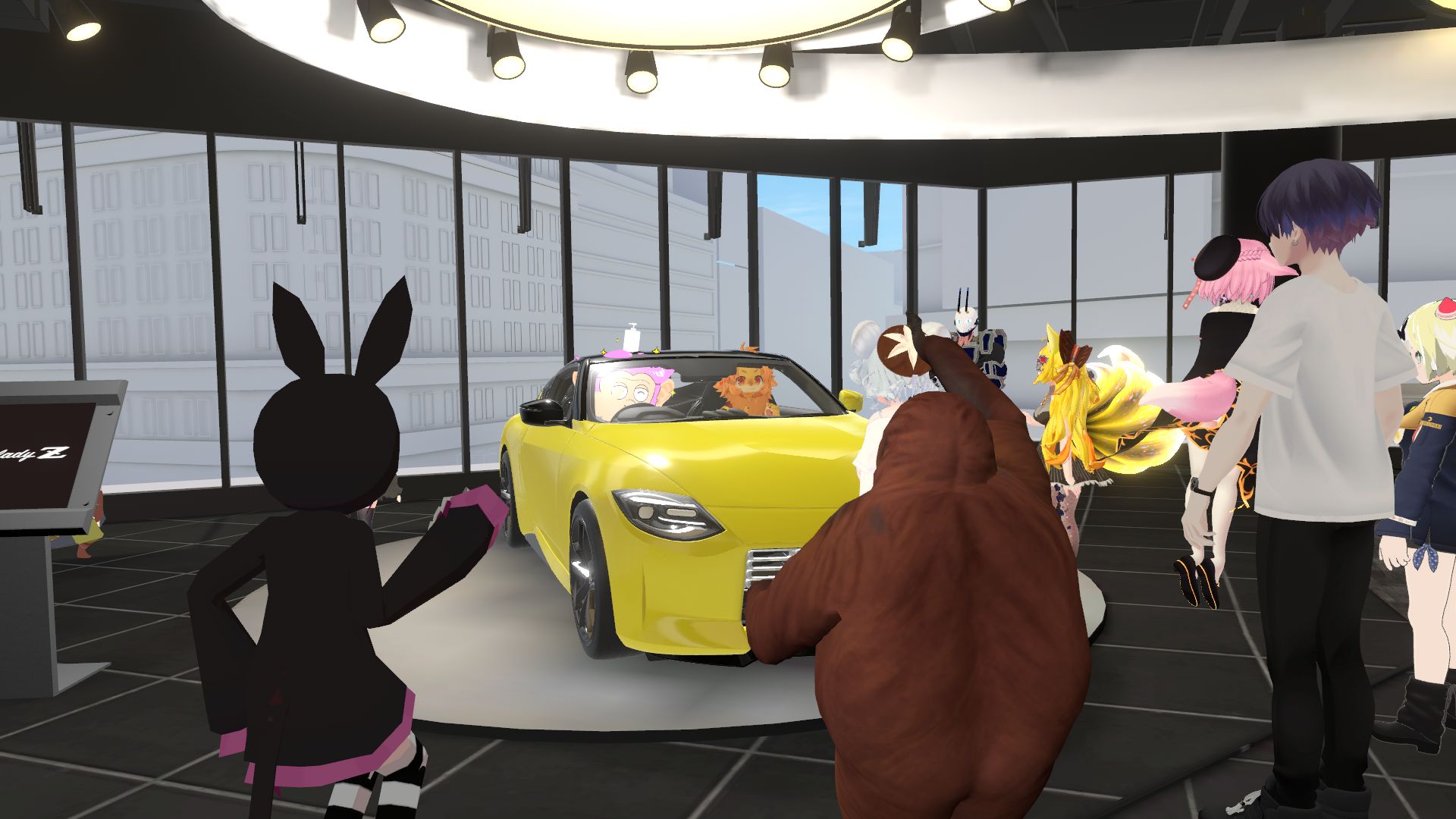 イベント終了後も「NISSAN CROSSING」内で皆ワイワイと楽しんでいました