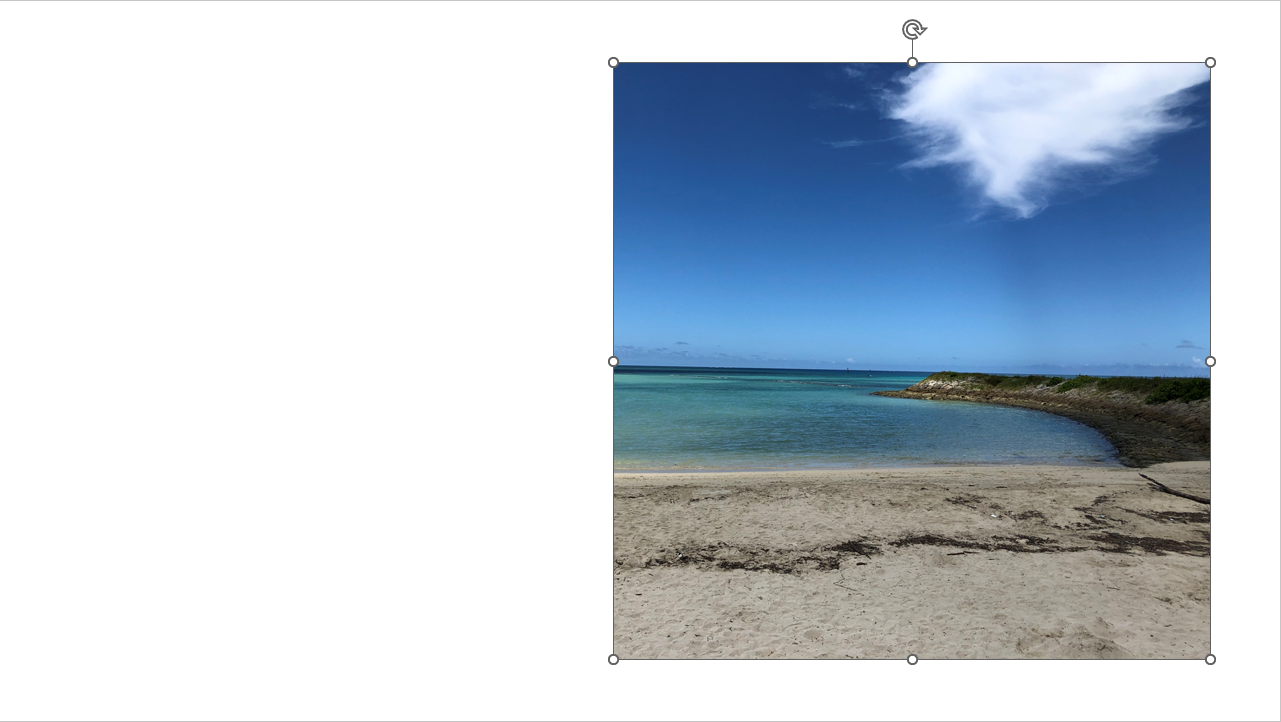 挿入した写真の横幅を伸ばしたい。ここでは左側に合成する