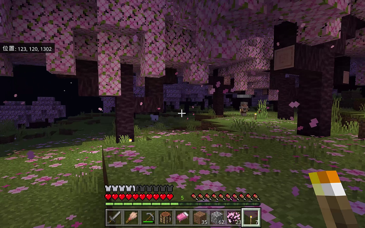 たいまつを適度に設置して楽しむ夜桜がおすすめ