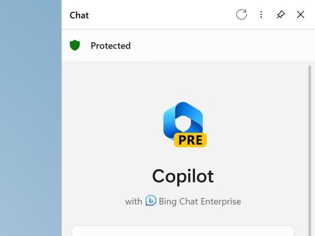 「Windows Copilot」で「Bing Chat Enterprise」が有効になっていることは、「Copilot」ロゴの下に「Bing Chat Enterprise」のラベルが追加されているかどうか、ドックパネルの上部にシールドアイコンがあるかどうかなどで識別できる
