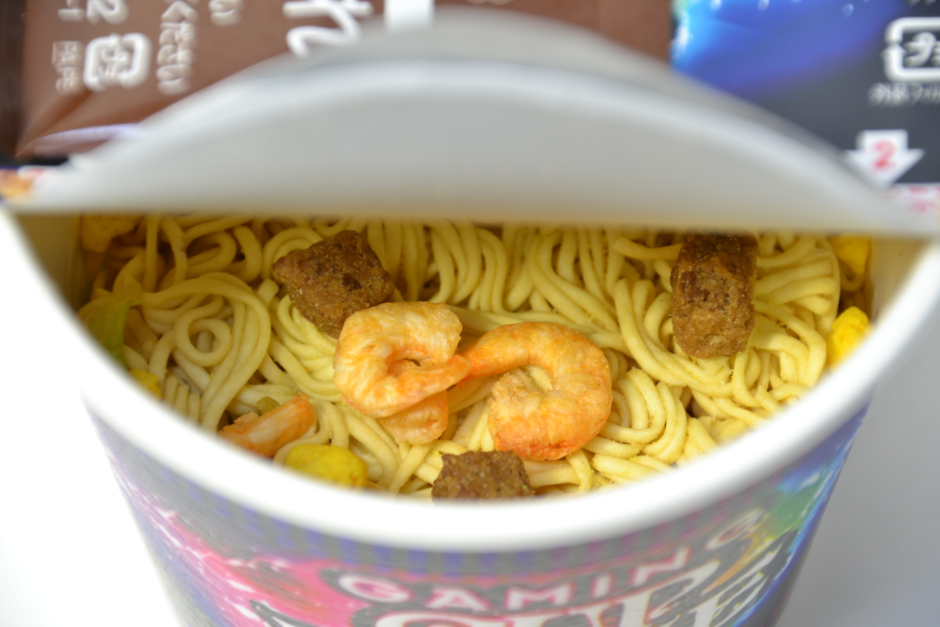 中身は普通のカップヌードルと同じに見える