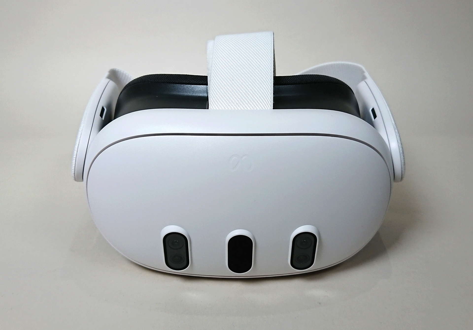「Meta Quest Pro」で採用された外向きの高解像度カメラ