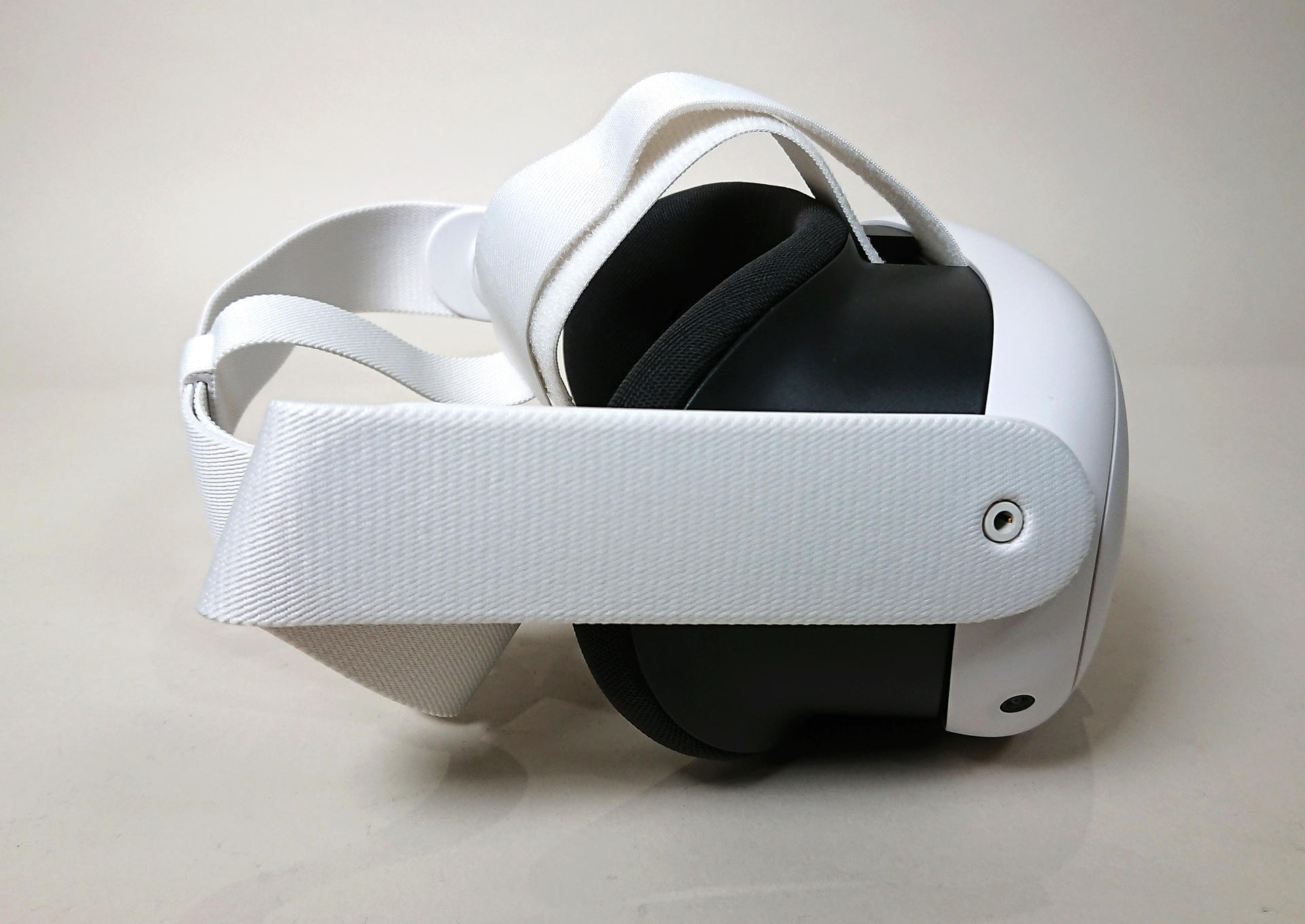 「Meta Quest Pro」で採用された外向きの高解像度カメラ