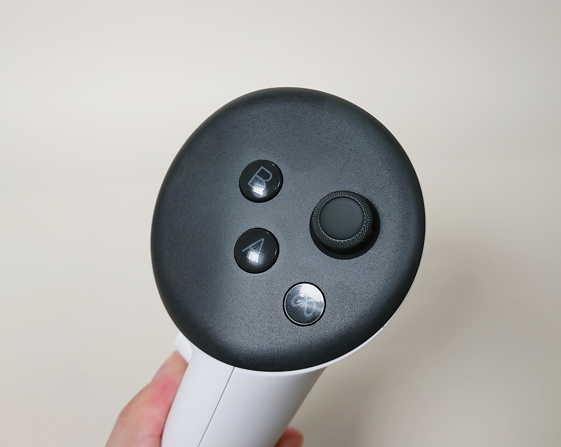 リングがなくなり、非常にシンプルなデザインに